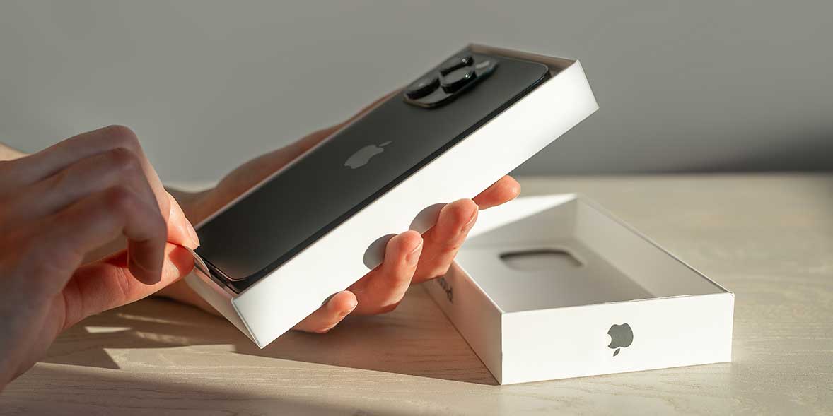 Unboxing iPhone